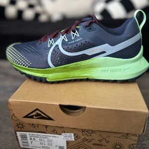 Nike Women’s SZ 8.5 React Pegasus Trail 4 Shoes - Green and Navy